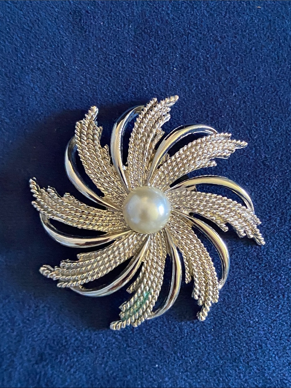 Vintage Michele Lynn Silver Tone Faux Pearl Scarf Clip 2.5”